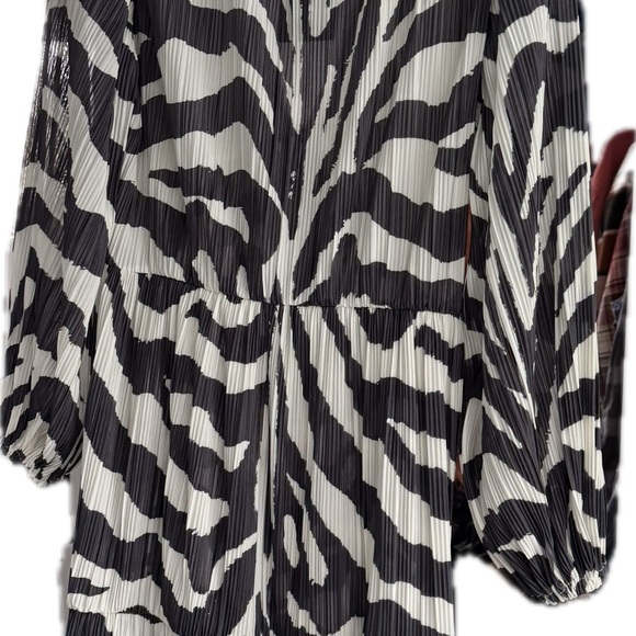 H & M Chic Black and White Patterned Dress - Picture 2 of 3